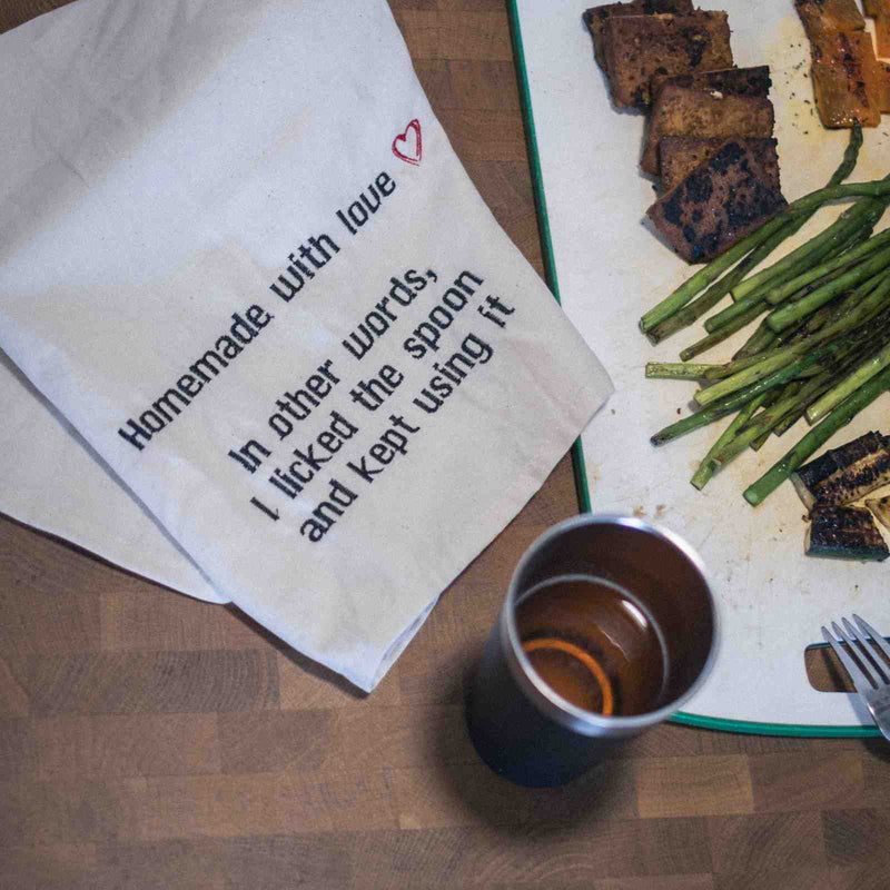 "Hecho en Casa con Amor" Toalla de Cocina Graciosa